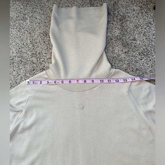 Vintage Givenchy Sport cream turtleneck sweater, size 40 - Picture 10 of 16